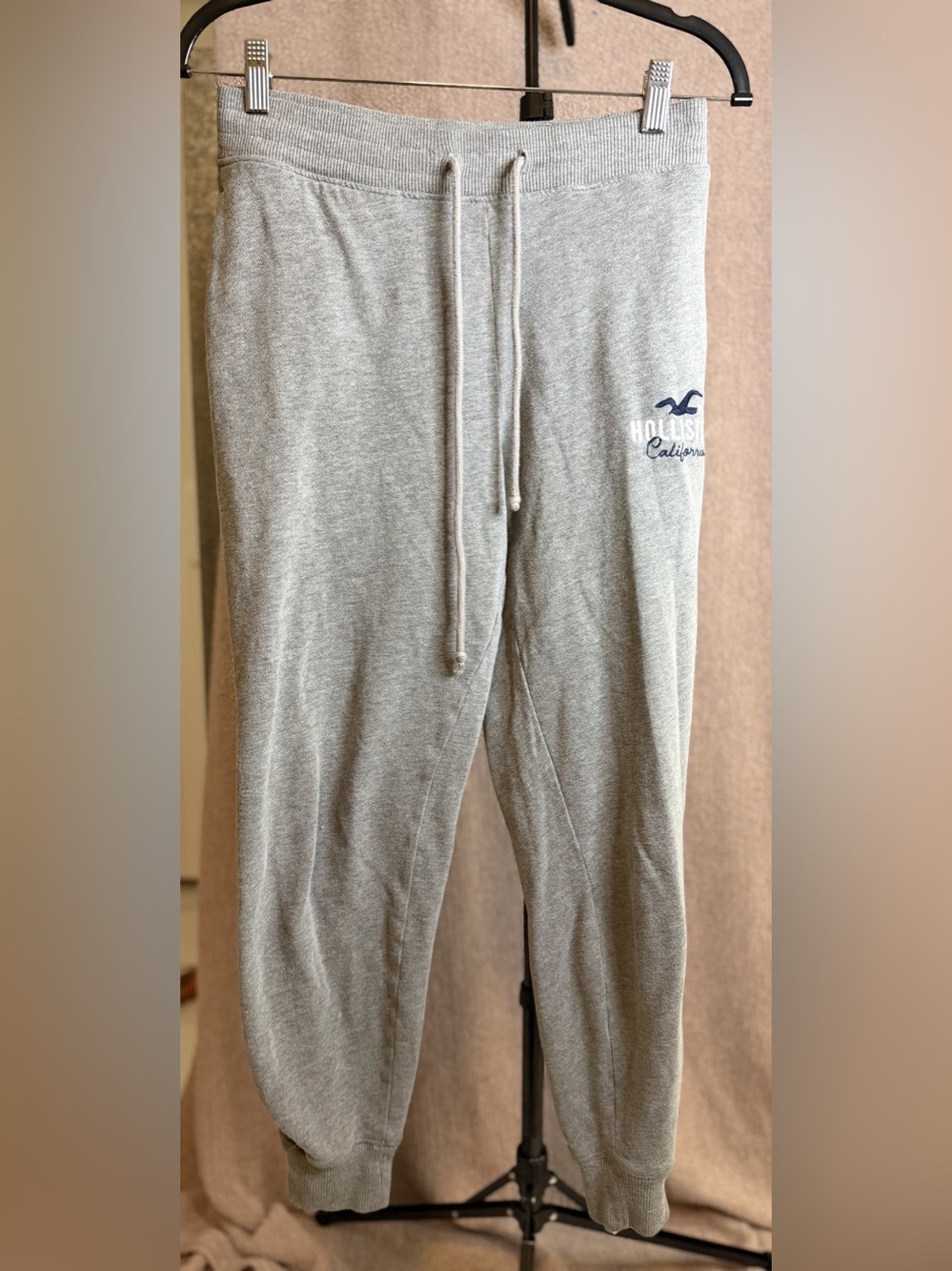 Hollister High-Rise Logo Joggers in Gray, Small